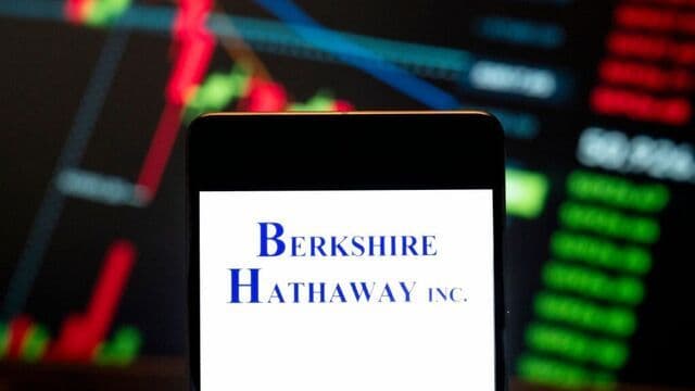 Berkshire Hathaway Slashes Stake in Amazon by More Than 75%