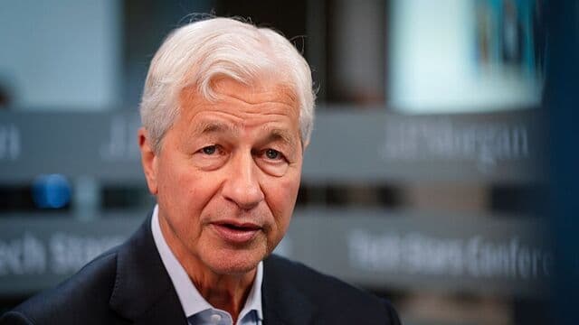 Dimon Says JPMorgan's Rivals Are Doing 'Dumb Things'