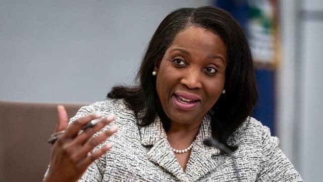 Lisa Cook Warns on Fed's Ability to Counter AI-Driven Unemployment