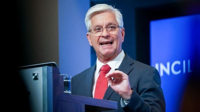 Fed's Waller Says AI Risk to Jobs Is Overstated