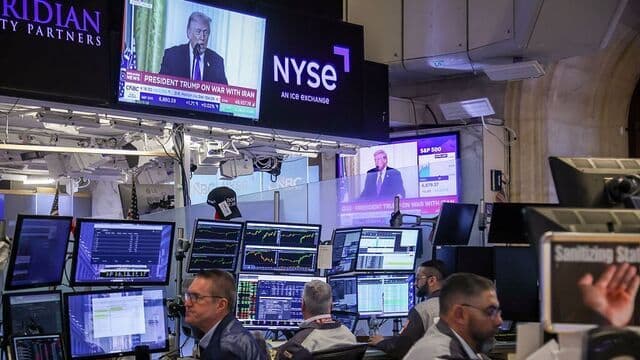 Traders Offload Treasuries Amid Mideast Conflict Worries