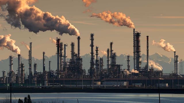 Woodside halts production as Cyclone Narelle nears