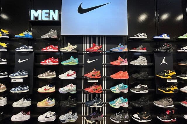 Trade-Linked Stocks fluctuate as Supreme Court Strikes Down Tariffs