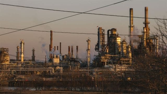 Oil Pares Gains Above $100 Amid Report of Reserves Release