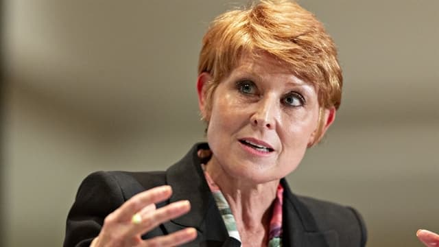 Fed Rate Cut Getting Harder to Justify, Economist Swonk Says