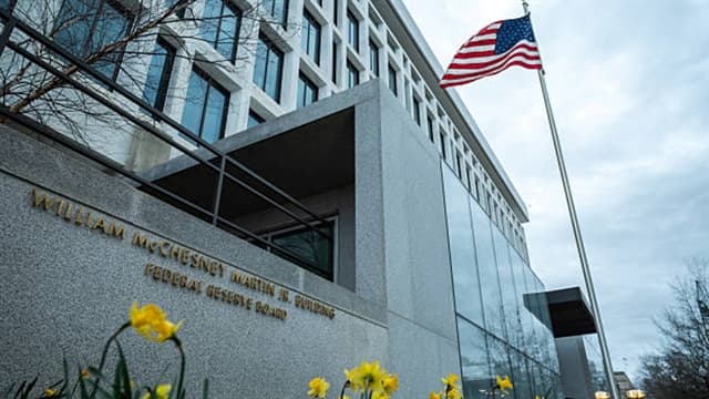 Fed Unveils Plans to Ease Capital Rules for Big Banks