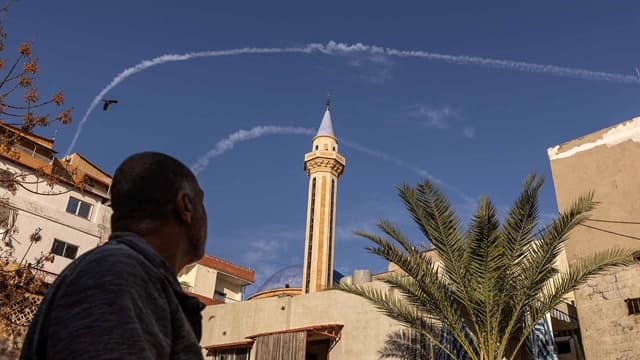 Trump Says Iran 'Wants to Make a Deal' As Costs Rise