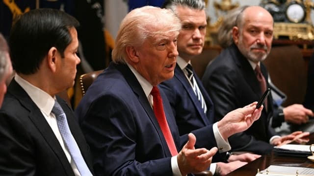 Trump Jokes Warsh as Fed Chair Might Work at White House