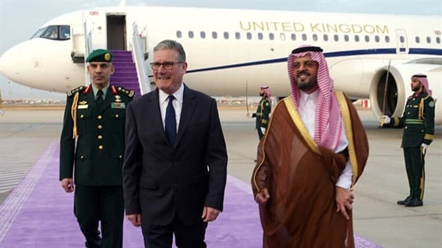 UK's Starmer Visits Gulf After Ceasefire Announced