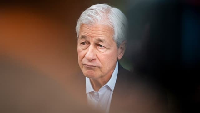 Dimon Warns Bank Taxes May Scrap JPMorgan's New London HQ