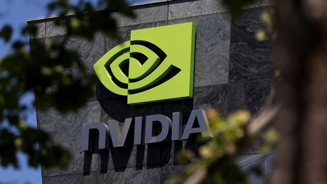 Nvidia Gives Lackluster Forecast as Chip Competition Mounts