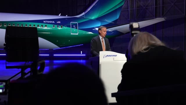 Boeing Rises as CEO Touts 737 Output, New Jet Approvals Nearing