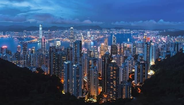 Hong Kong delays stablecoin licences amid strict rules